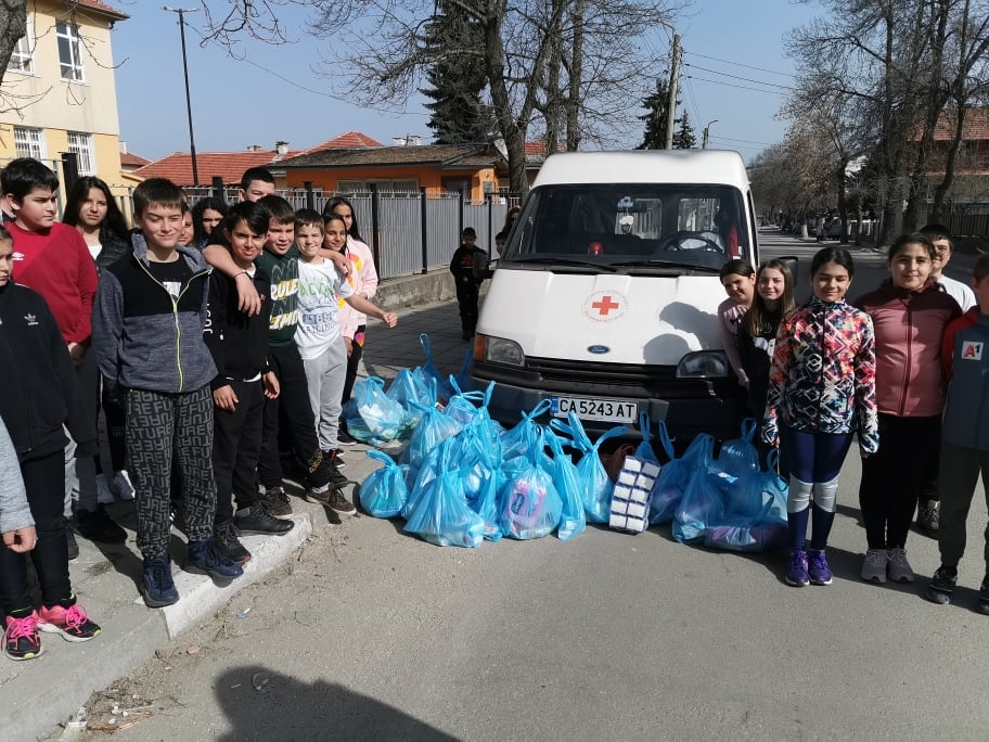 “Деца помагат на деца” в софийска област